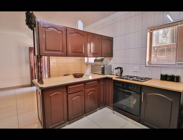 2 BEDROOM SIMPLEX SOLD IN BEREA WEST